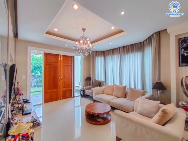 *****บ้านเดี่ยวมือสองย่านกรุงเทพฯ ม.เอ็นริช พาร์ค กาญจนาภิเษก เนื้อที่กว้างขวางมากถึง 118.30 ตร.ว. ฟังก์ชัน 4 ห้องนอน 4 ห้องน้ำ ที่จอดรถ 4 คัน บ้านสวย ทำเลดี พร้อมเข้าอยู่ บนทำเลแห่งการเดินทาง ใกล้รถไฟฟ้าสายสีน้ำเงิน "สถานีหลักสอง" และทางด่วน "ศรีรัช"